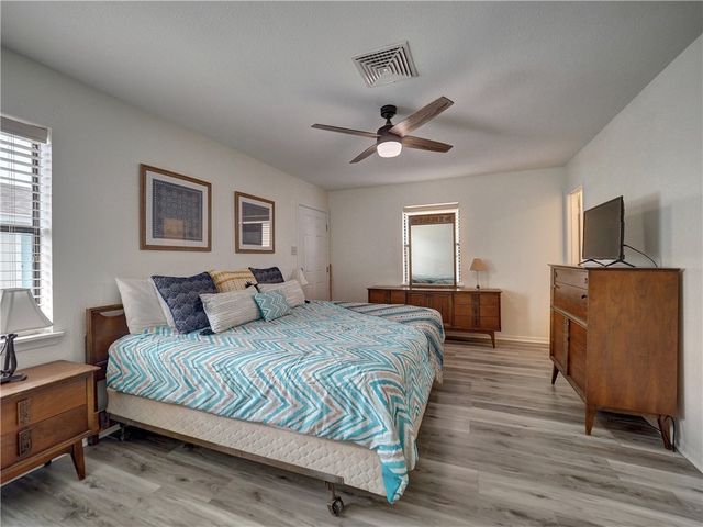 501 6th St, Port Aransas, TX 78373