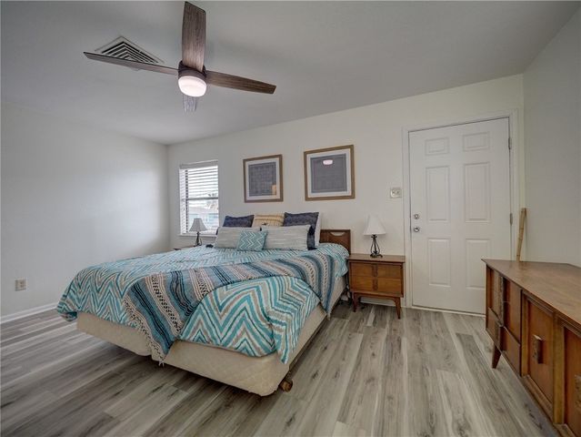 501 6th St, Port Aransas, TX 78373