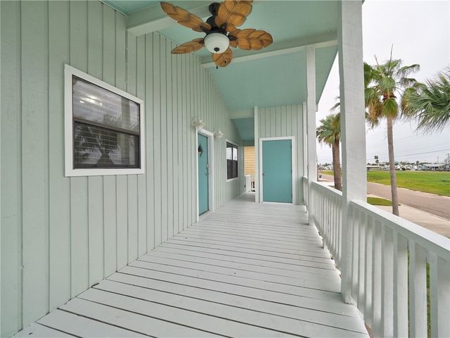501 6th St, Port Aransas, TX 78373