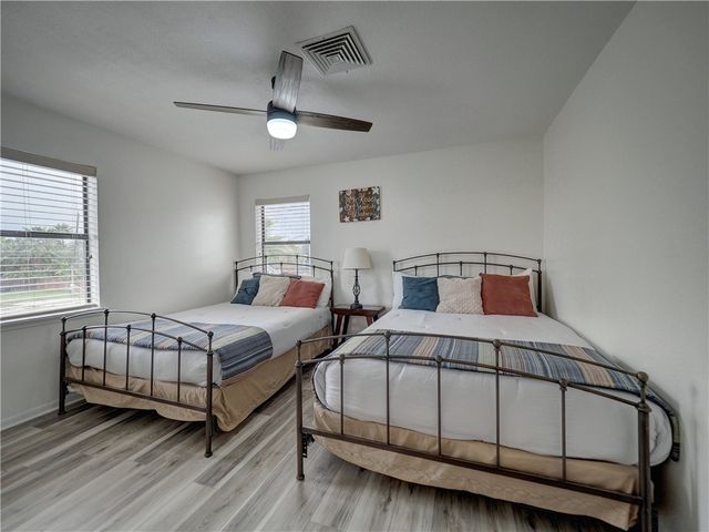 501 6th St, Port Aransas, TX 78373