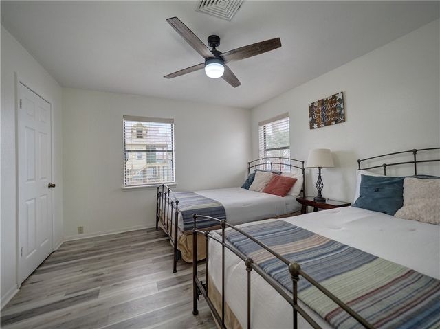 501 6th St, Port Aransas, TX 78373