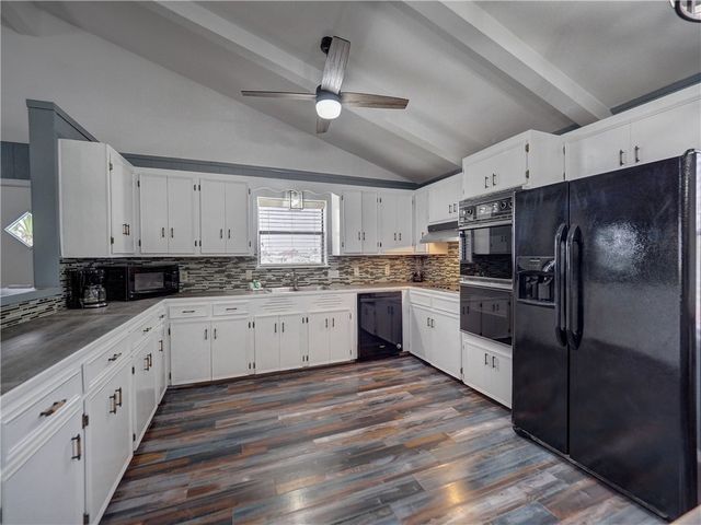 501 6th St, Port Aransas, TX 78373