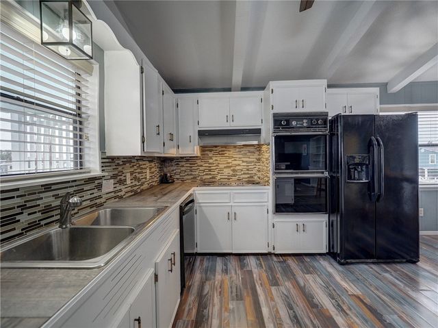 501 6th St, Port Aransas, TX 78373