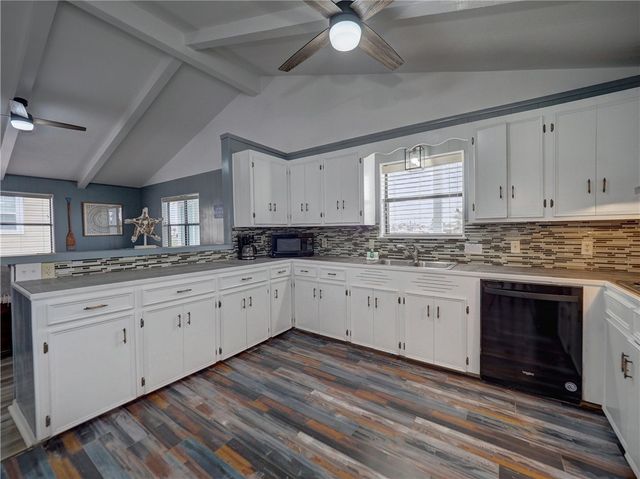 501 6th St, Port Aransas, TX 78373