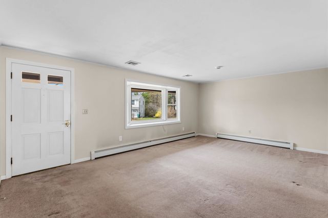 12 Colonial Circle, Hampton, NH 03842