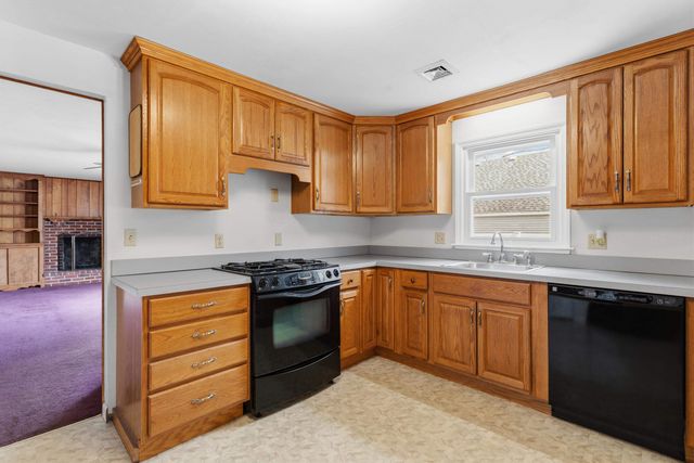 12 Colonial Circle, Hampton, NH 03842