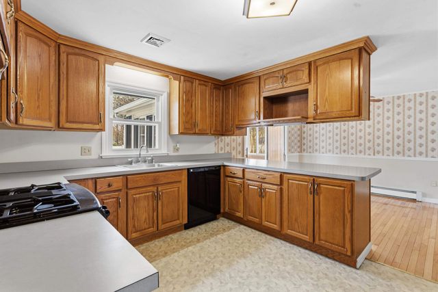 12 Colonial Circle, Hampton, NH 03842