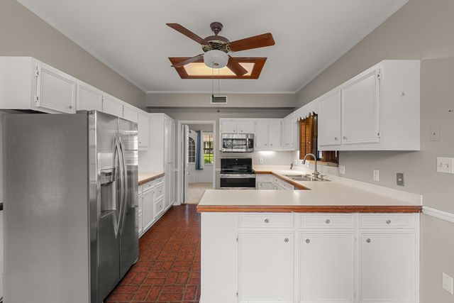 105 Merianne Dr., Hattiesburg, MS 39402
