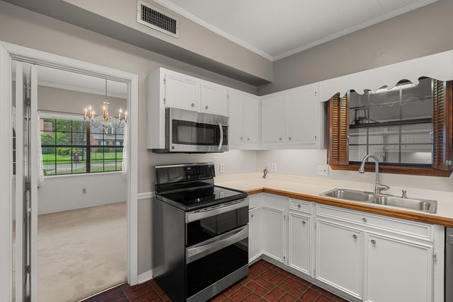 105 Merianne Dr., Hattiesburg, MS 39402