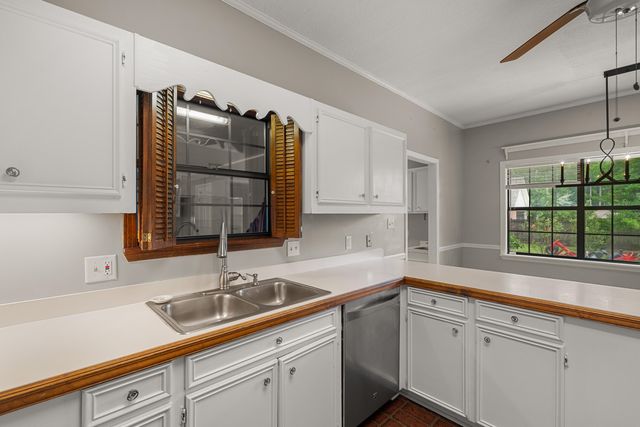 105 Merianne Dr., Hattiesburg, MS 39402