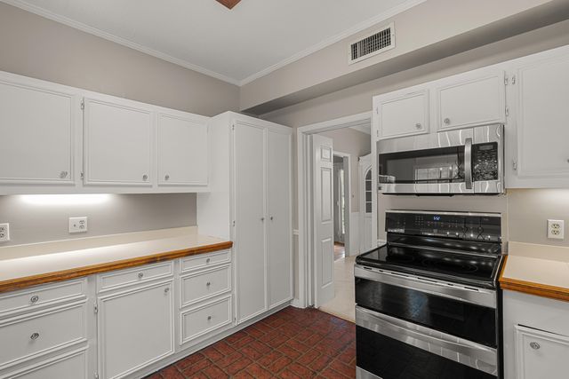 105 Merianne Dr., Hattiesburg, MS 39402