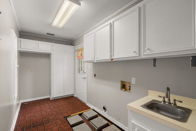 105 Merianne Dr., Hattiesburg, MS 39402