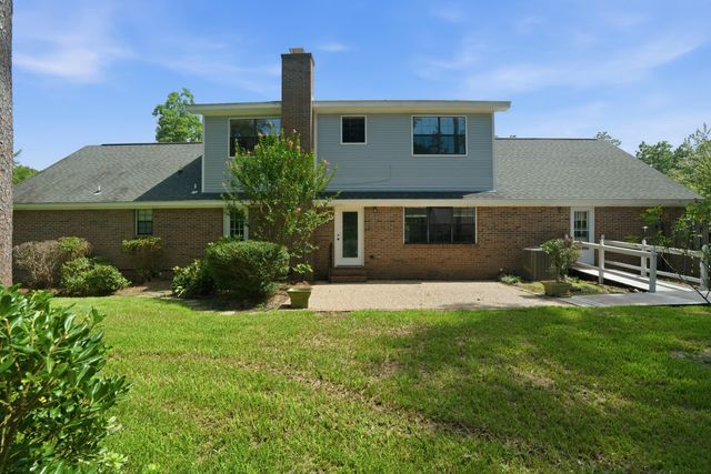105 Merianne Dr., Hattiesburg, MS 39402