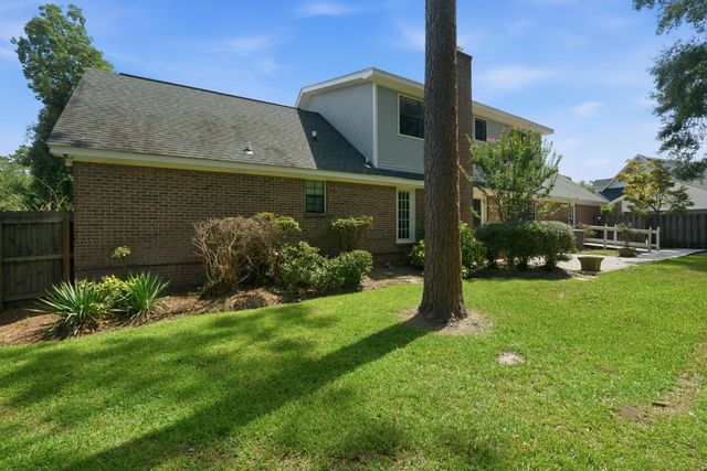 105 Merianne Dr., Hattiesburg, MS 39402