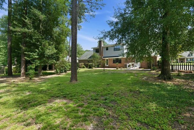 105 Merianne Dr., Hattiesburg, MS 39402