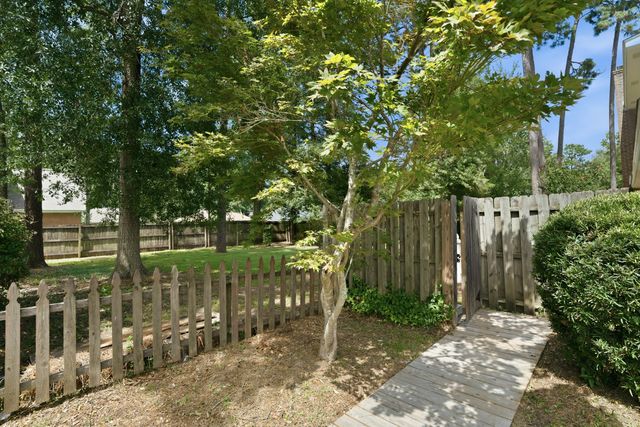 105 Merianne Dr., Hattiesburg, MS 39402