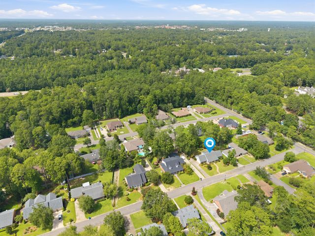 105 Merianne Dr., Hattiesburg, MS 39402