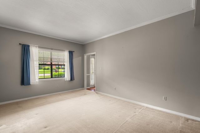 105 Merianne Dr., Hattiesburg, MS 39402