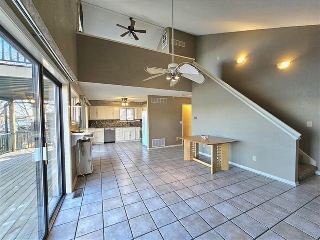 569 Sunrise Acres Point, Sunrise Beach, MO 65079