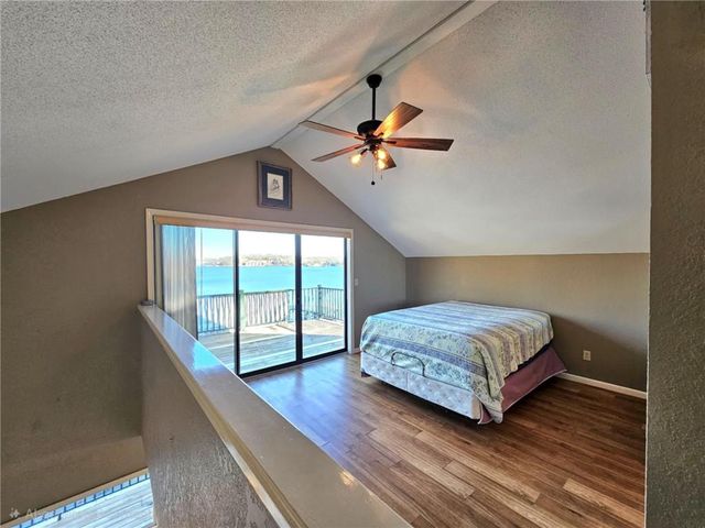 569 Sunrise Acres Point, Sunrise Beach, MO 65079