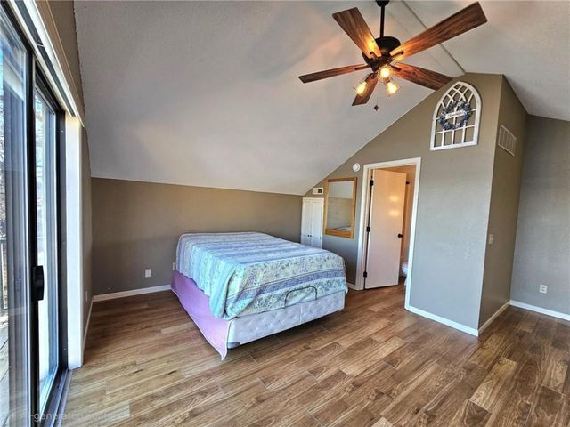 569 Sunrise Acres Point, Sunrise Beach, MO 65079