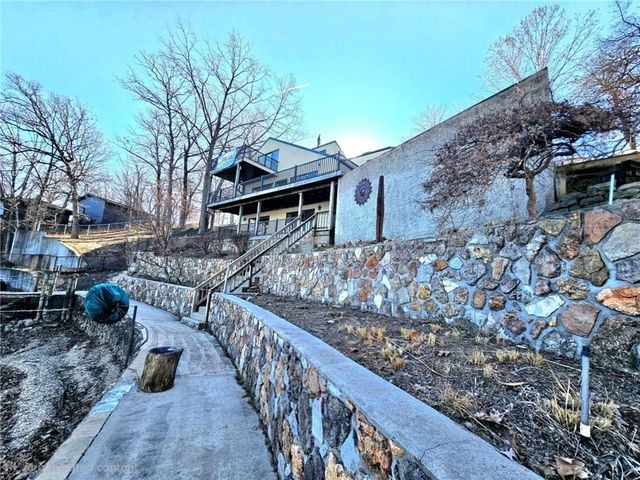 569 Sunrise Acres Point, Sunrise Beach, MO 65079