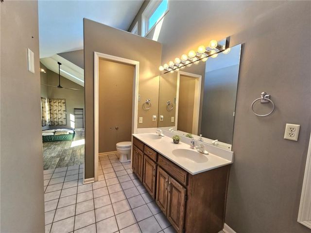 569 Sunrise Acres Point, Sunrise Beach, MO 65079