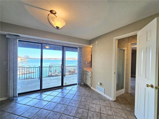 569 Sunrise Acres Point, Sunrise Beach, MO 65079