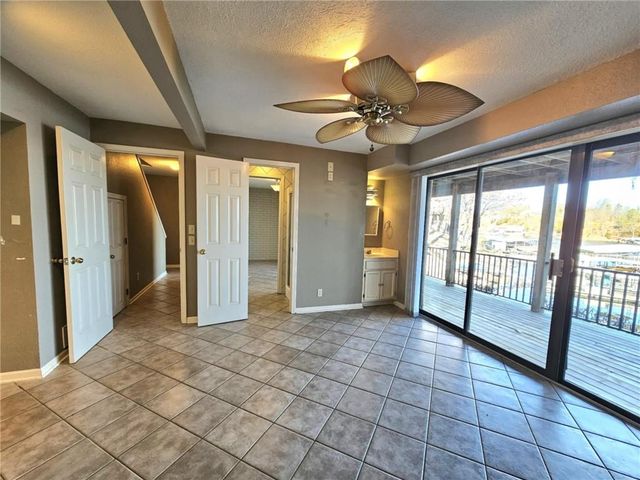 569 Sunrise Acres Point, Sunrise Beach, MO 65079