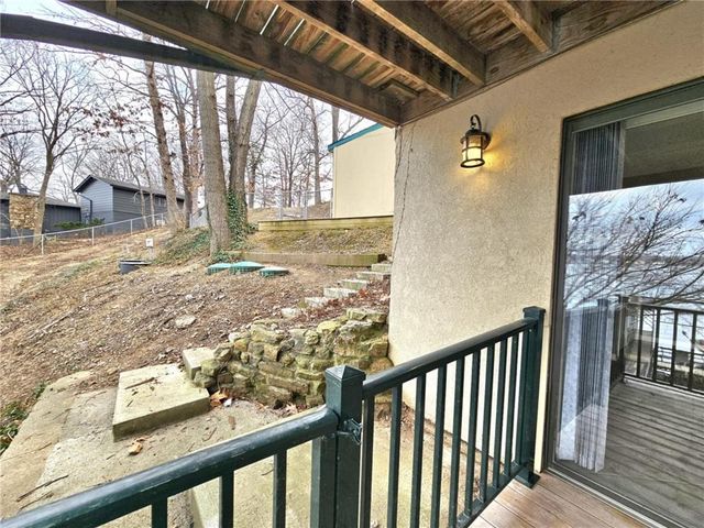 569 Sunrise Acres Point, Sunrise Beach, MO 65079