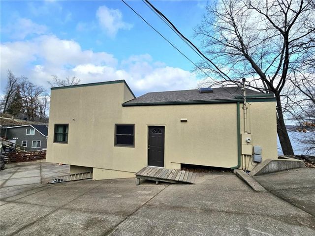 569 Sunrise Acres Point, Sunrise Beach, MO 65079