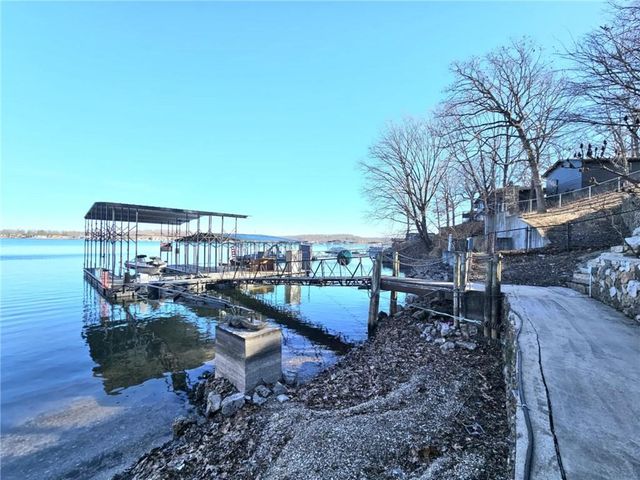 569 Sunrise Acres Point, Sunrise Beach, MO 65079