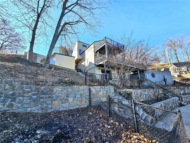 569 Sunrise Acres Point, Sunrise Beach, MO 65079