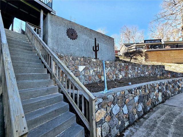 569 Sunrise Acres Point, Sunrise Beach, MO 65079