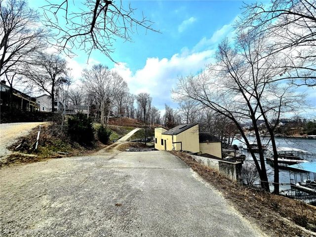 569 Sunrise Acres Point, Sunrise Beach, MO 65079