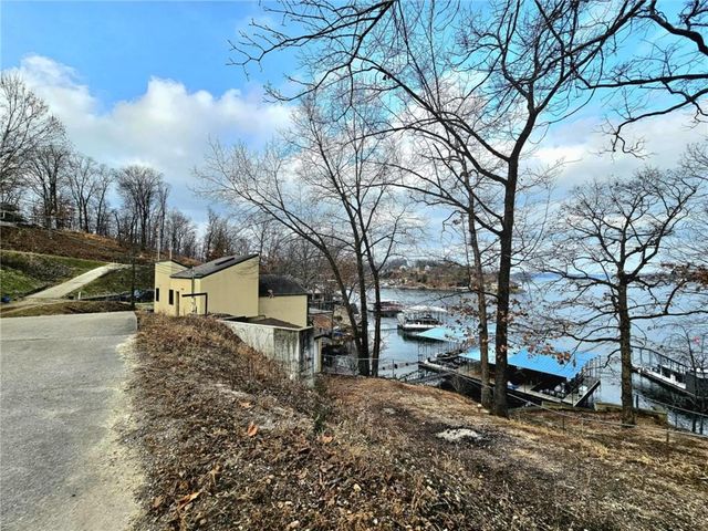 569 Sunrise Acres Point, Sunrise Beach, MO 65079