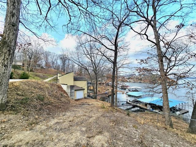 569 Sunrise Acres Point, Sunrise Beach, MO 65079
