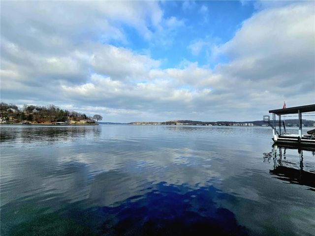 569 Sunrise Acres Point, Sunrise Beach, MO 65079