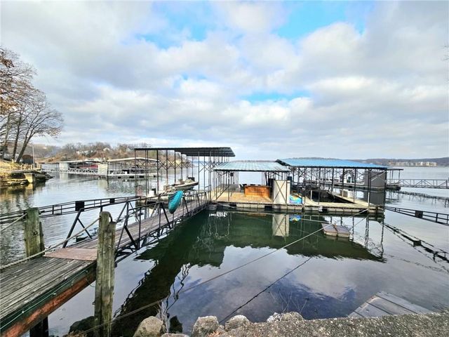 569 Sunrise Acres Point, Sunrise Beach, MO 65079