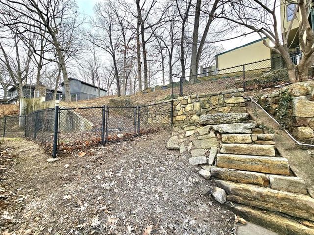 569 Sunrise Acres Point, Sunrise Beach, MO 65079