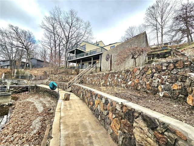 569 Sunrise Acres Point, Sunrise Beach, MO 65079