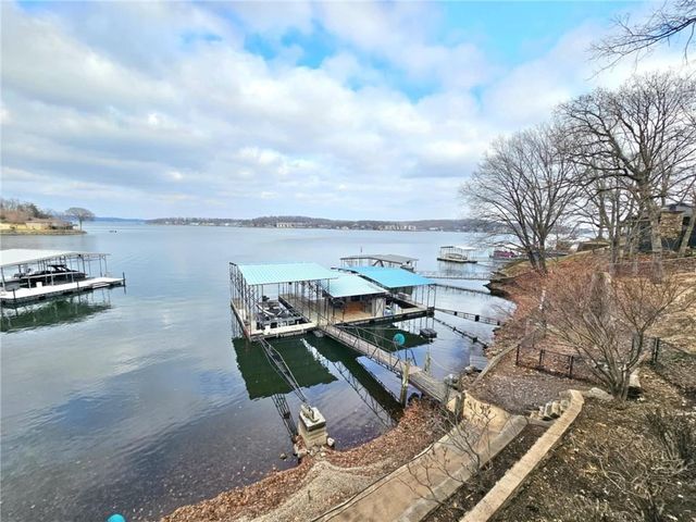 569 Sunrise Acres Point, Sunrise Beach, MO 65079