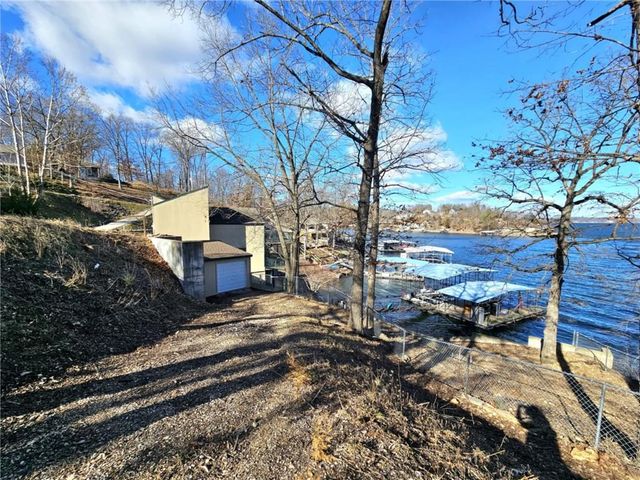 569 Sunrise Acres Point, Sunrise Beach, MO 65079