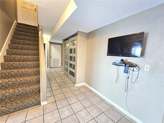 569 Sunrise Acres Point, Sunrise Beach, MO 65079