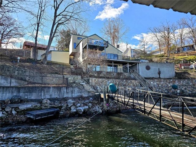 569 Sunrise Acres Point, Sunrise Beach, MO 65079