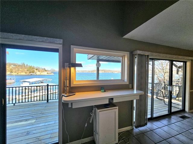 569 Sunrise Acres Point, Sunrise Beach, MO 65079