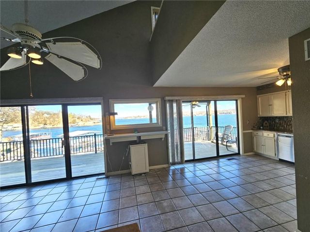 569 Sunrise Acres Point, Sunrise Beach, MO 65079