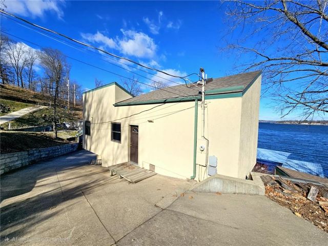 569 Sunrise Acres Point, Sunrise Beach, MO 65079