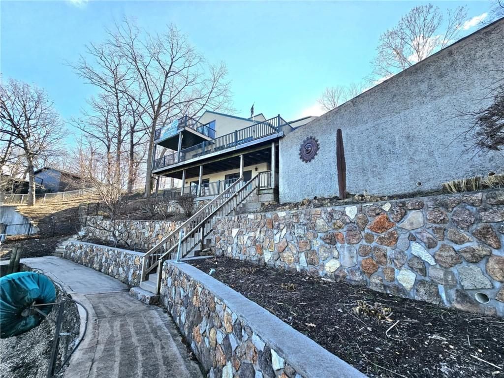 569 Sunrise Acres Point, Sunrise Beach, MO 65079