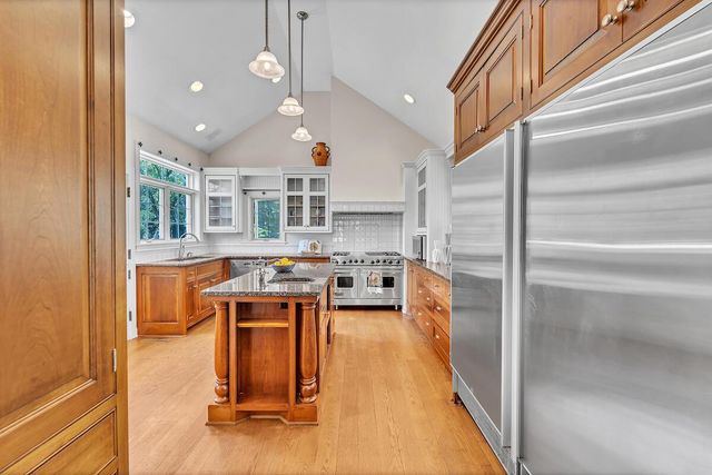625 E Juniper LANE, Mequon, WI 53092